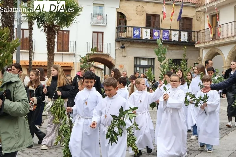 Foto 10 - Los ni&ntilde;os protagonizan el Domingo de Ramos 