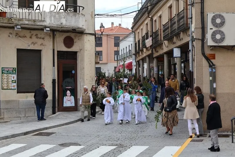 Foto 9 - Los ni&ntilde;os protagonizan el Domingo de Ramos 