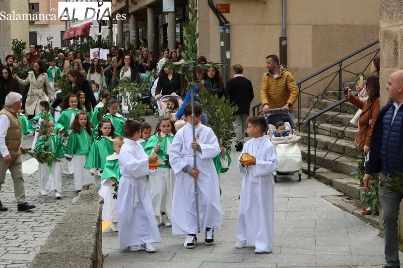 Foto 8 - Los ni&ntilde;os protagonizan el Domingo de Ramos 