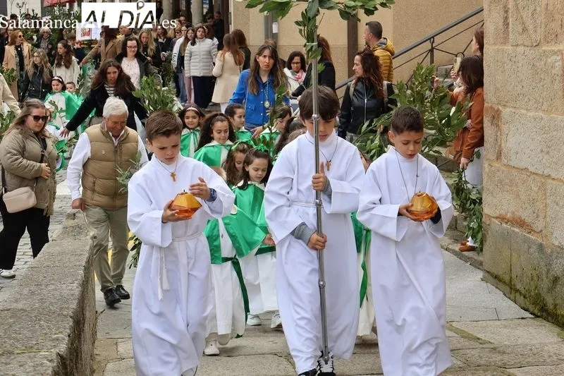 Foto 7 - Los ni&ntilde;os protagonizan el Domingo de Ramos 