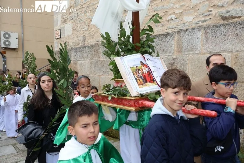 Foto 5 - Los ni&ntilde;os protagonizan el Domingo de Ramos 