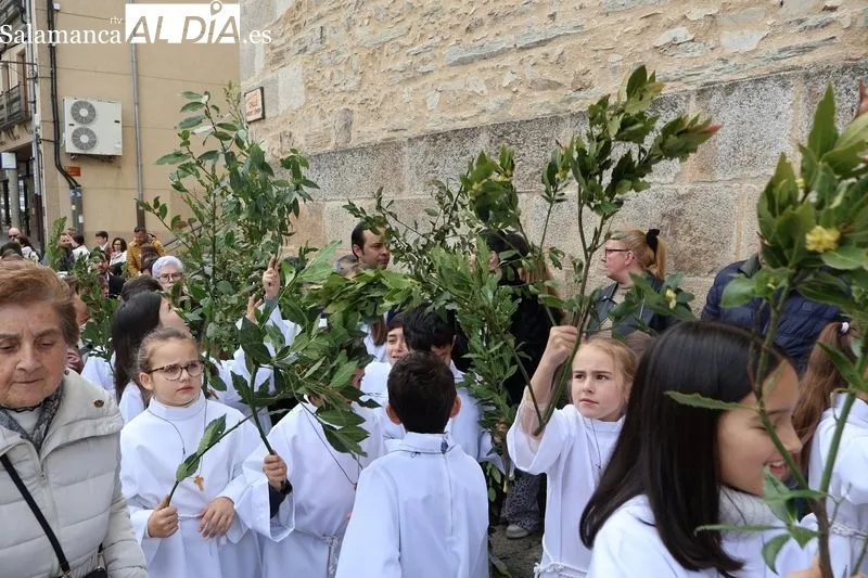 Foto 3 - Los ni&ntilde;os protagonizan el Domingo de Ramos 