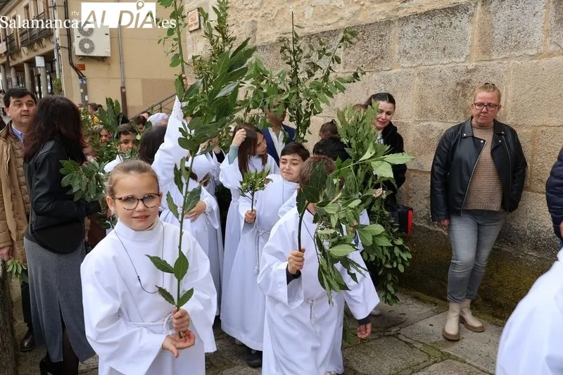 Foto 2 - Los ni&ntilde;os protagonizan el Domingo de Ramos 
