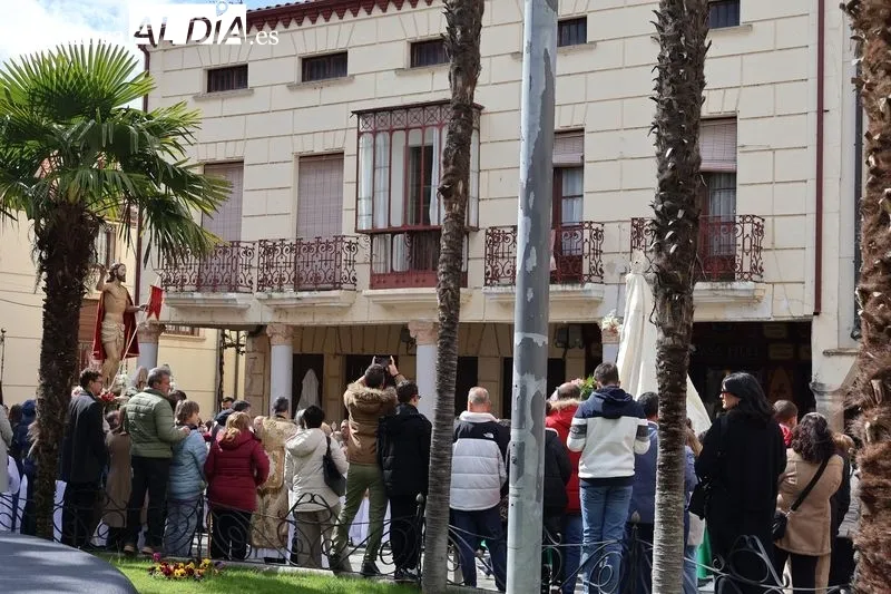 Foto 13 - El Resucitado y la Virgen de la Alegr&iacute;a se encuentran entre aplausos y campanas
