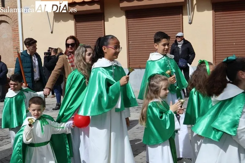 Foto 8 - El Resucitado y la Virgen de la Alegr&iacute;a se encuentran entre aplausos y campanas
