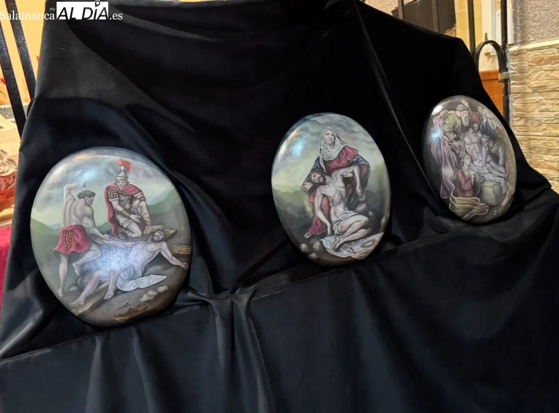 Foto 2 - La Cofrad&iacute;a del Humilladero da un nuevo paso hac&iacute;a la realidad del nuevo paso del Santo Cristo con sus nuevas cartelas y la talla del canasto