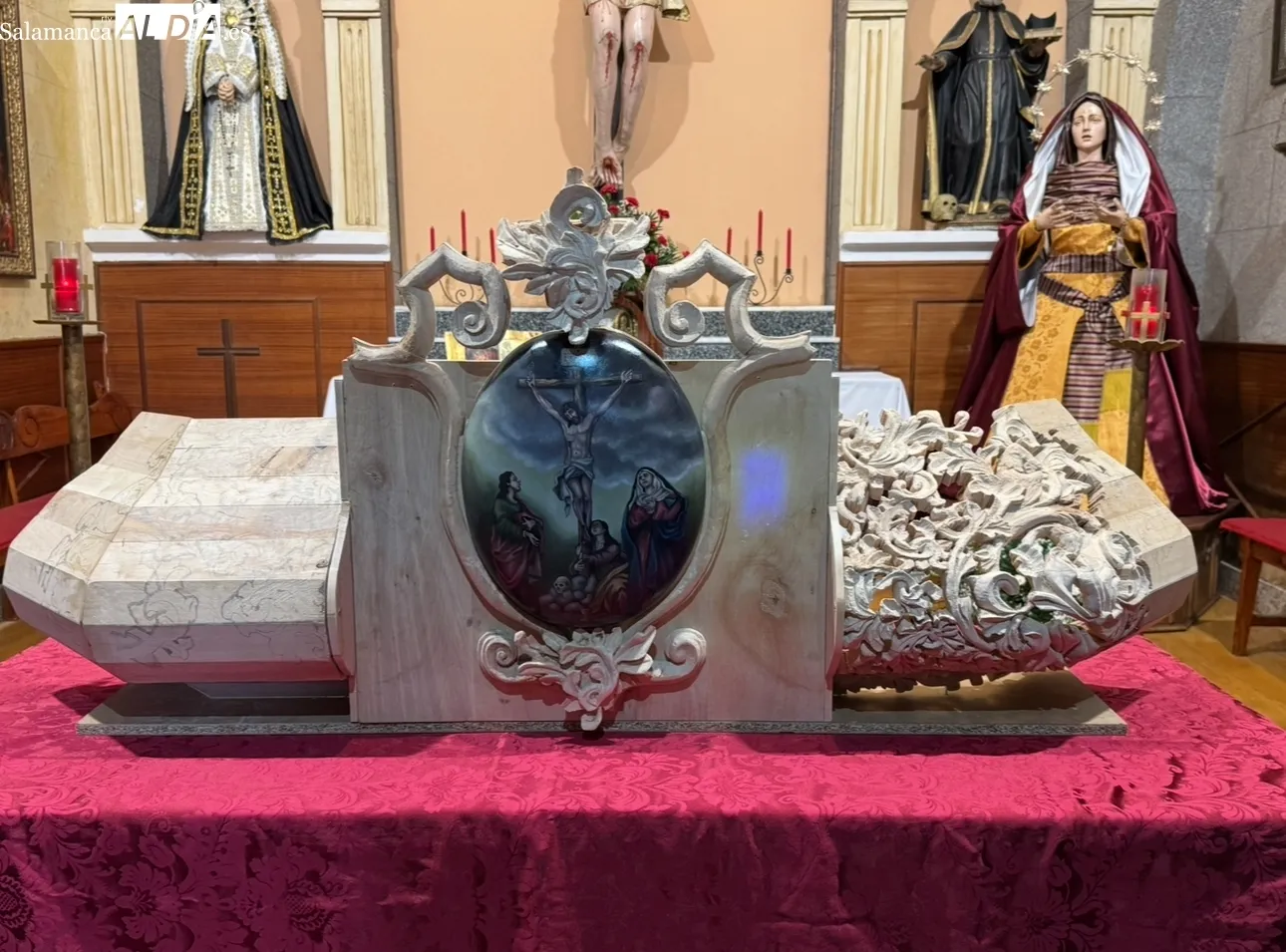 Foto 4 - La Cofrad&iacute;a del Humilladero da un nuevo paso hac&iacute;a la realidad del nuevo paso del Santo Cristo con sus nuevas cartelas y la talla del canasto