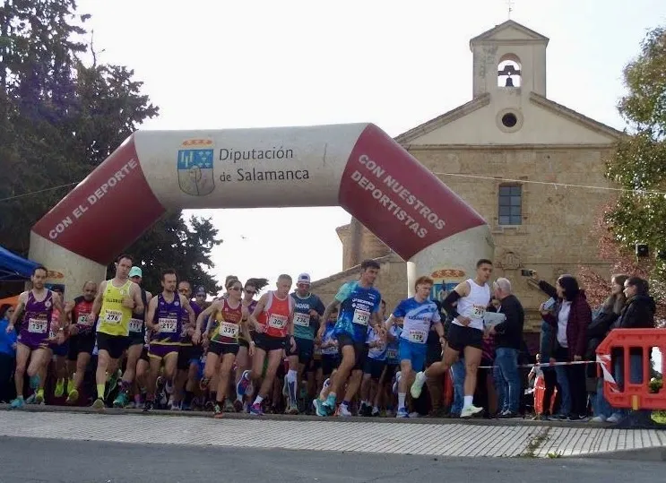 Foto 2 - Juan Bueno y Ver&oacute;nica S&aacute;nchez se llevan el triunfo en la sorprendente I Carrera Popular Cristo de Hornillos de Arabayona