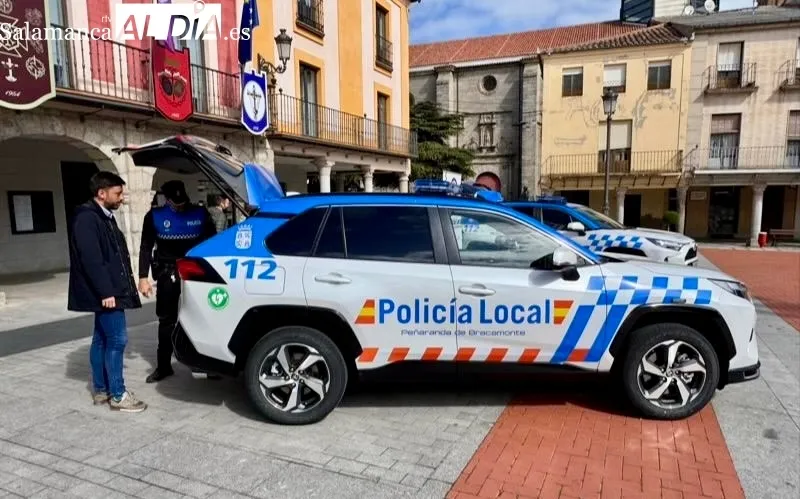 Foto 2 - Llegan los nuevos coches de la Polic&iacute;a Local: H&iacute;bridos enchufables y &ldquo;los mejores veh&iacute;culos del cuerpo a nivel provincial y auton&oacute;mico&rdquo;