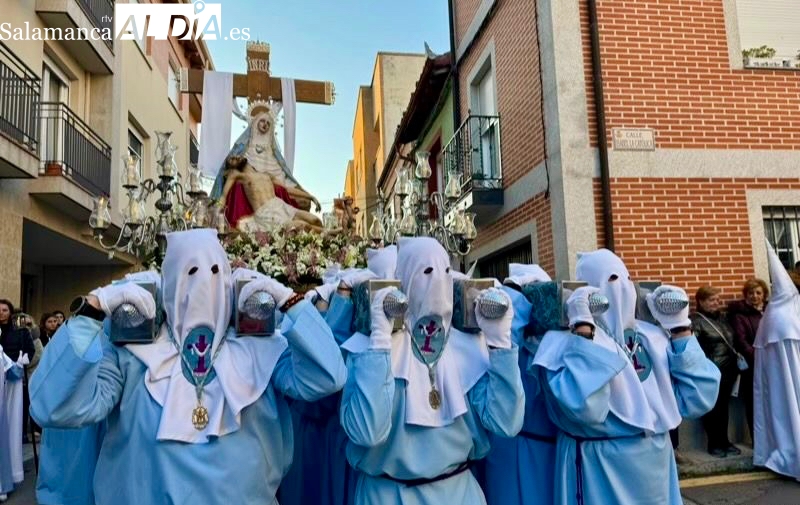 Recogimiento y oración para acompañar a la Piedad en el Vía Crucis del Viernes Santo