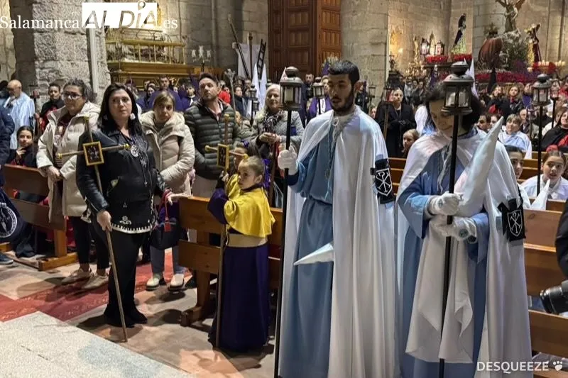 Foto 9 - La amenaza de lluvia da paso a la tristeza  y obliga a suspender la procesi&oacute;n del Santo Entierro 