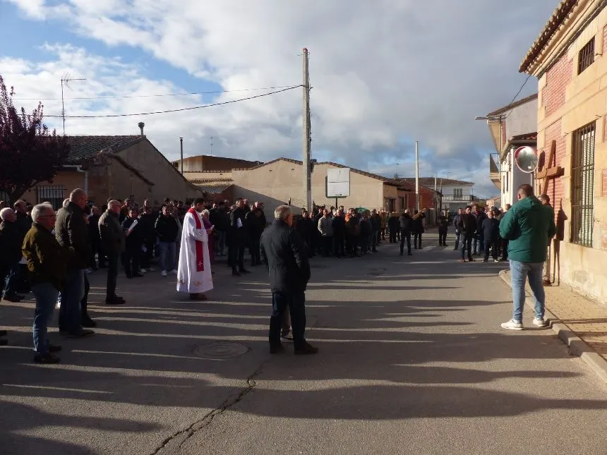 Vía Crucis de hombres y mujeres en Villoria. Fotos Pilar Corredera