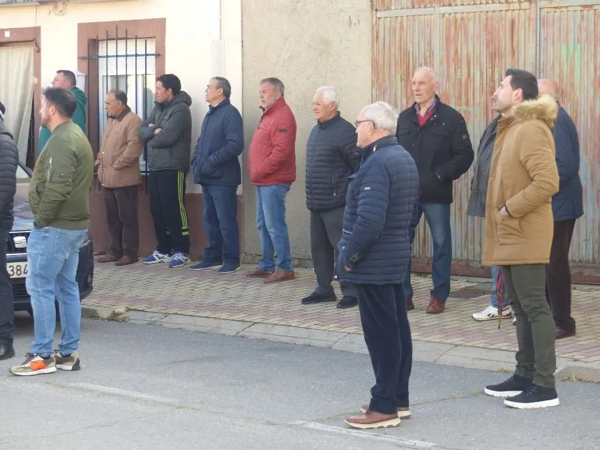 Vía Crucis de hombres y mujeres en Villoria. Fotos Pilar Corredera