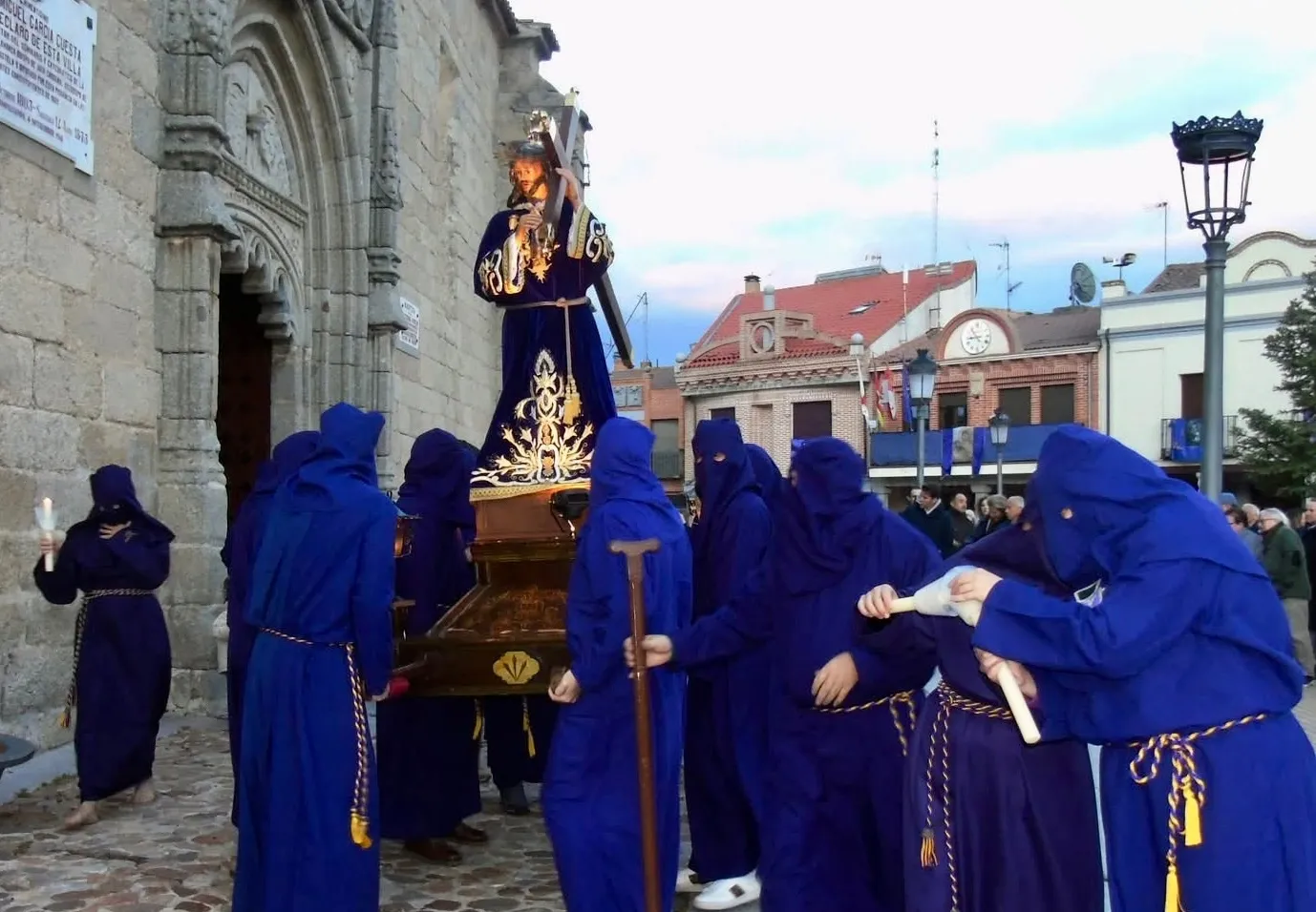 Procesión del Santo Entierro en Macotera. Fotos José Guerras