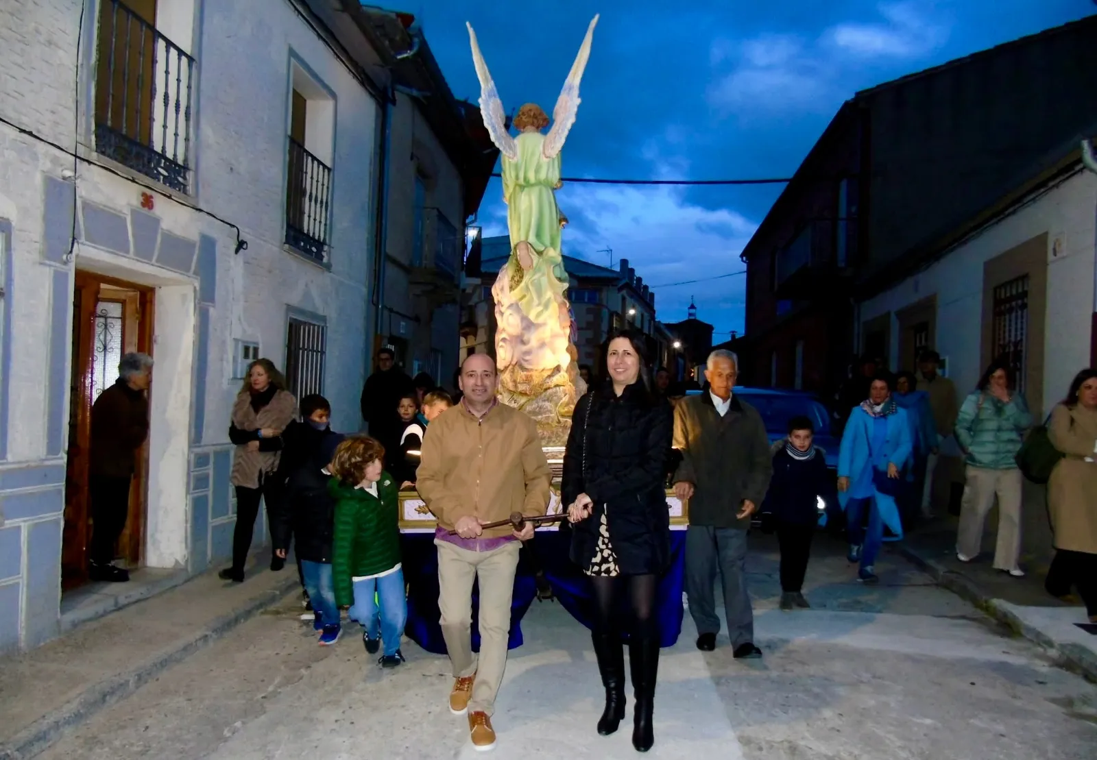 Procesión del Santo Entierro en Macotera. Fotos José Guerras