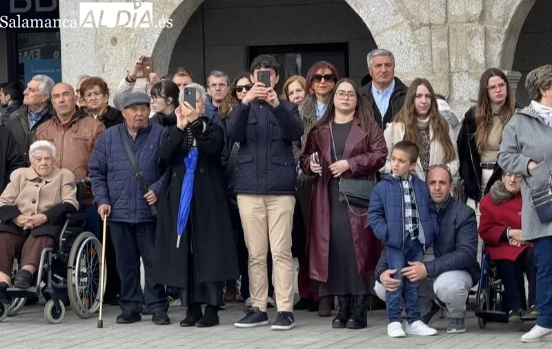 Foto 6 - Desbordante emoci&oacute;n en una multitudinaria Procesi&oacute;n del Resucitado en Pe&ntilde;aranda