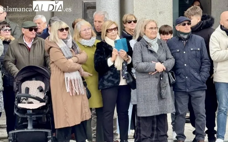 Foto 7 - Desbordante emoci&oacute;n en una multitudinaria Procesi&oacute;n del Resucitado en Pe&ntilde;aranda