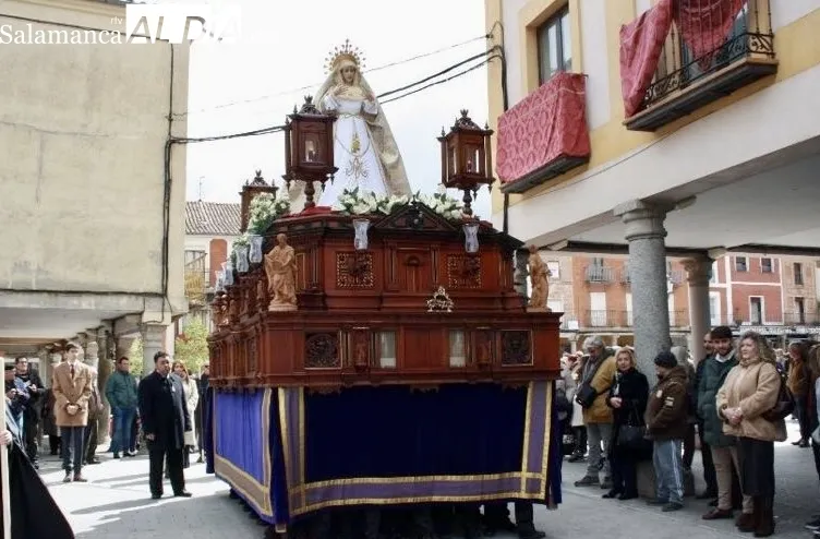 Foto 9 - Desbordante emoci&oacute;n en una multitudinaria Procesi&oacute;n del Resucitado en Pe&ntilde;aranda