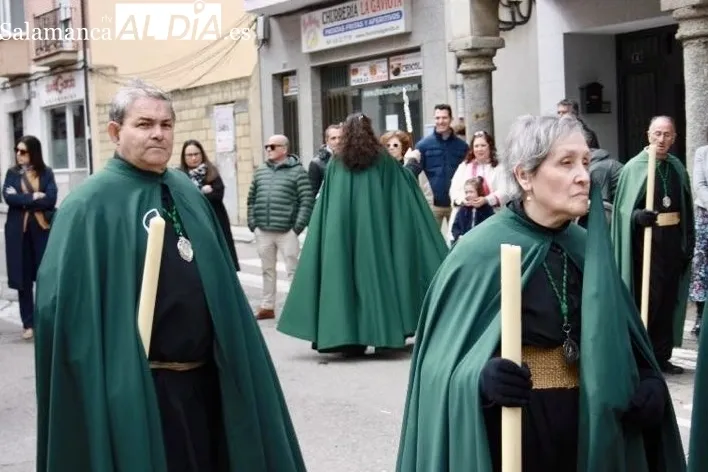 Foto 10 - Desbordante emoci&oacute;n en una multitudinaria Procesi&oacute;n del Resucitado en Pe&ntilde;aranda