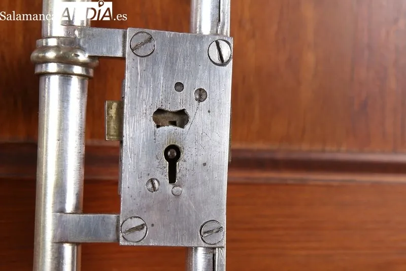 Foto 4 - Arte y fe: Restauradas las rejas de plata que custodian las reliquias de Santa Teresa