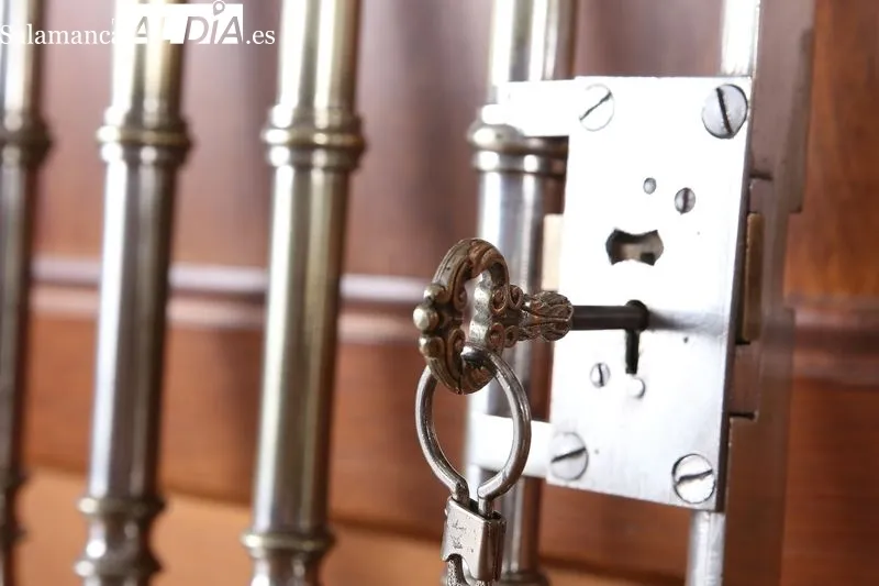 Foto 3 - Arte y fe: Restauradas las rejas de plata que custodian las reliquias de Santa Teresa
