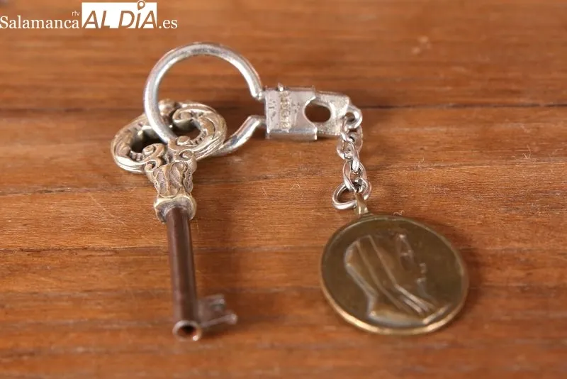 Foto 2 - Arte y fe: Restauradas las rejas de plata que custodian las reliquias de Santa Teresa