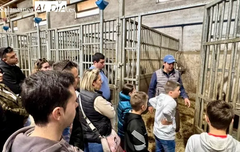 Visita de Juventud Taurina de Salamanca a la cuadra de Sergio Pérez de Gregorio