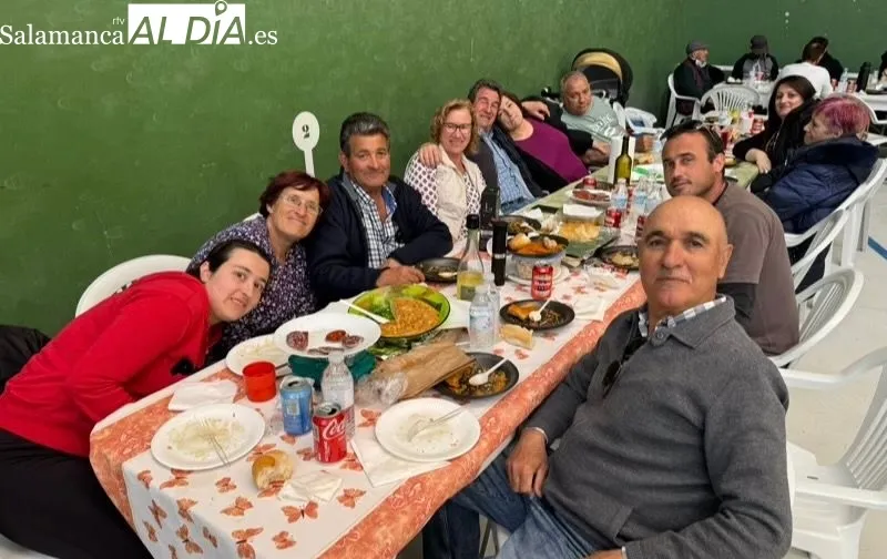 Comida Popular solidaria en Santiago de la Puebla