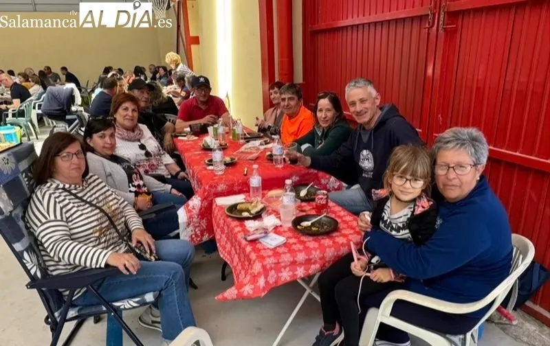 Comida Popular solidaria en Santiago de la Puebla