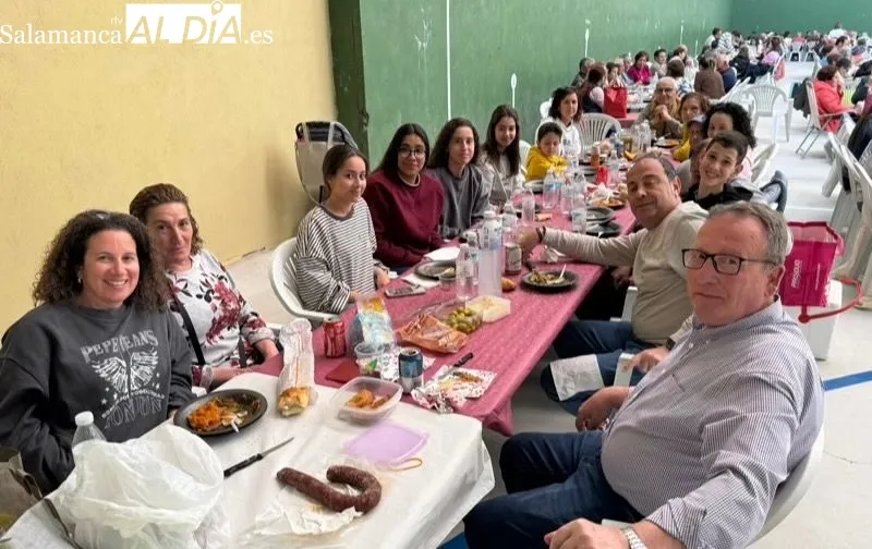 Comida Popular solidaria en Santiago de la Puebla