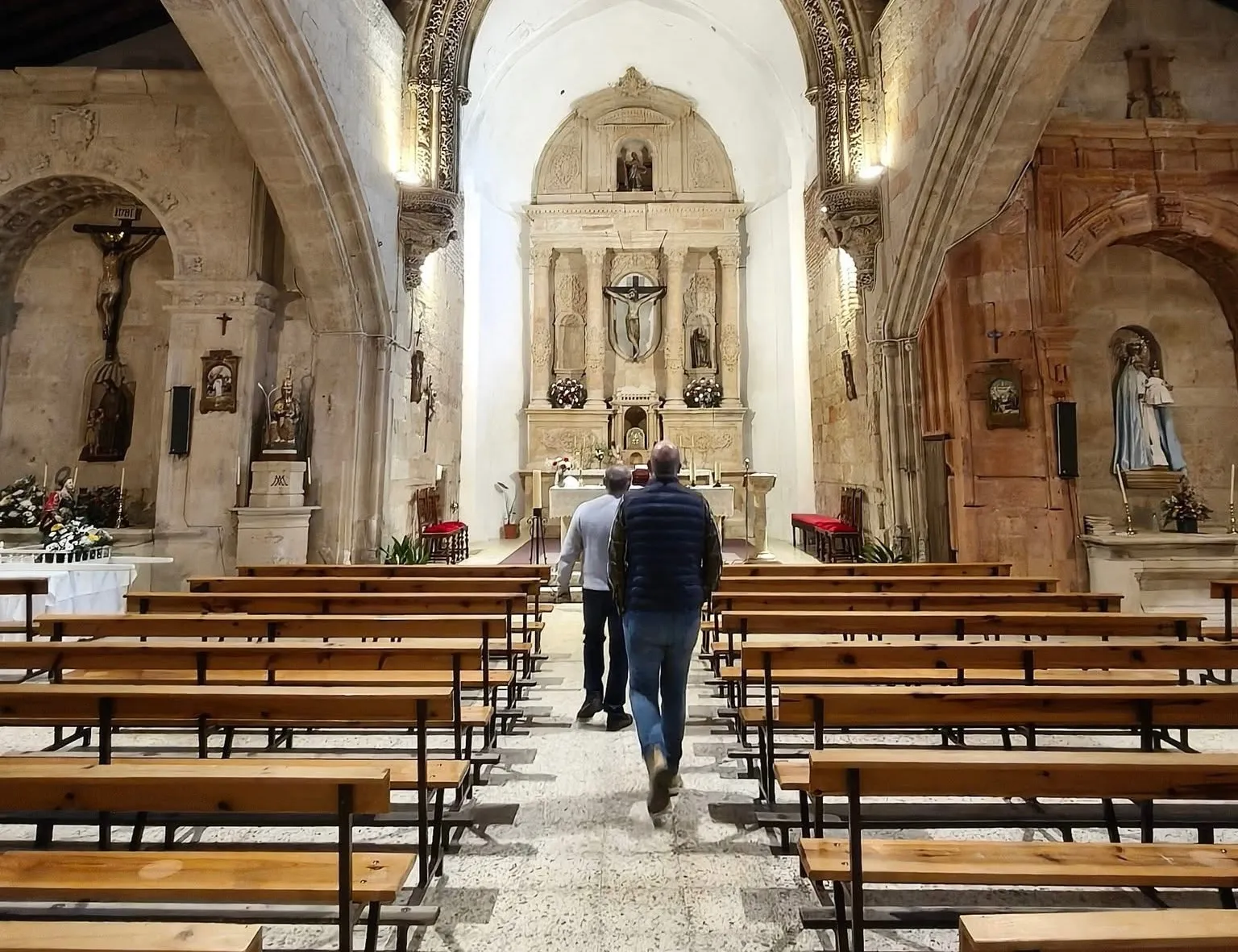 Foto 4 - La Diocesis analiza sobre el terreno el estado de la iglesia de San Pedro y anuncia acciones junto al Ayuntamiento de Villoria 