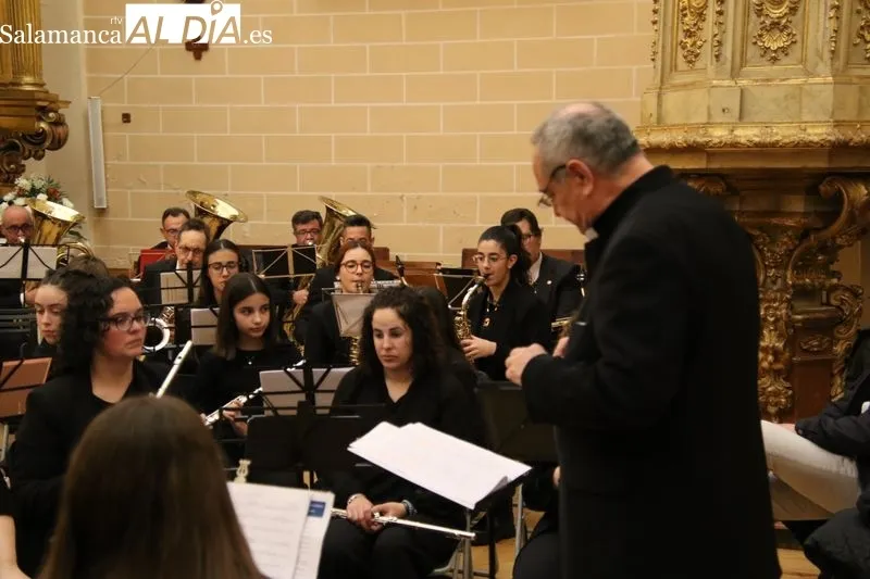 Foto 9 - Jaime Jim&eacute;nez toca el alma en el estreno de la marcha procesional &lsquo;Castillo de Cristal&rsquo;