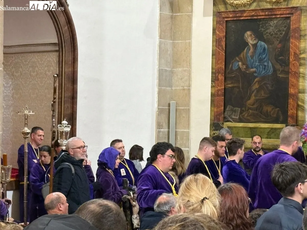 Acto en la iglesia de San Pablo tras suspenderse la procesión. Fotos: Miguel González
