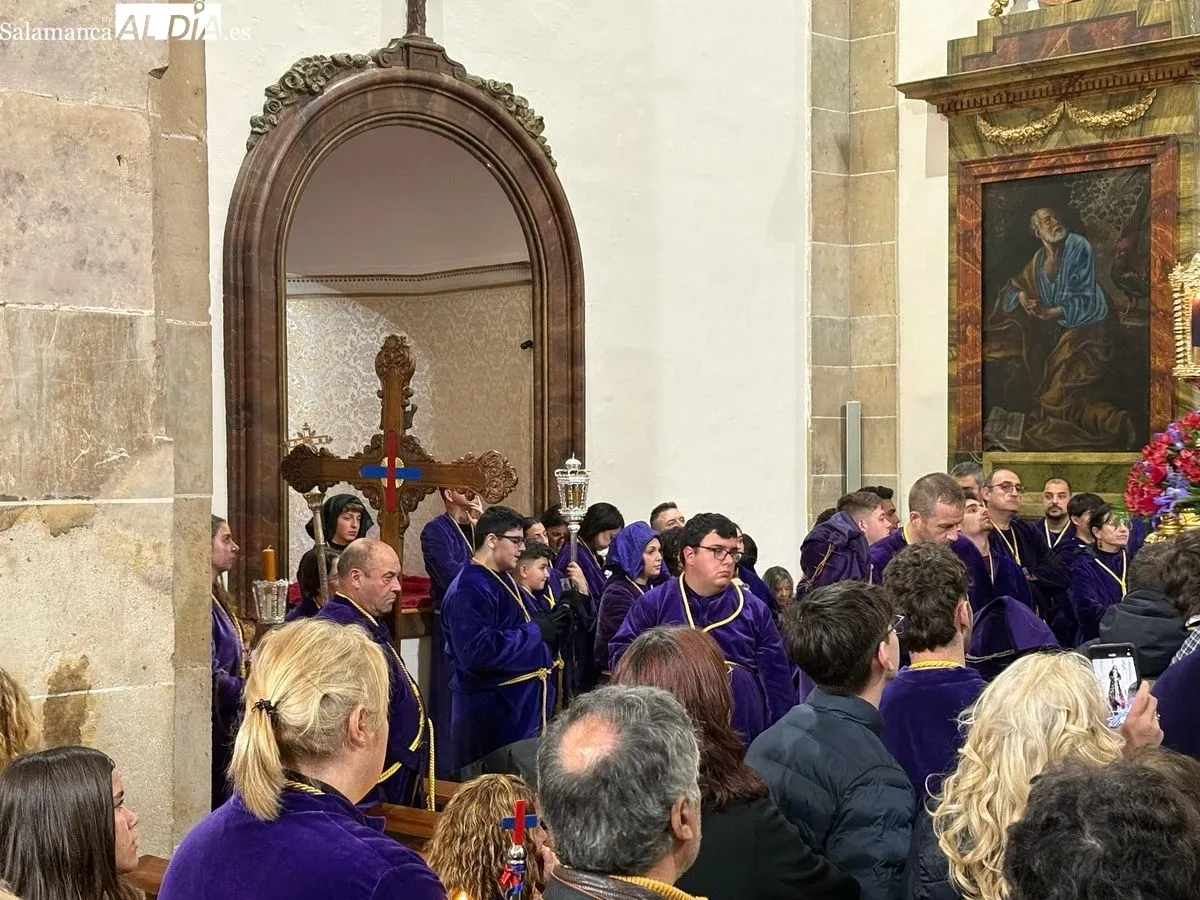 Acto en la iglesia de San Pablo tras suspenderse la procesión. Fotos: Miguel González