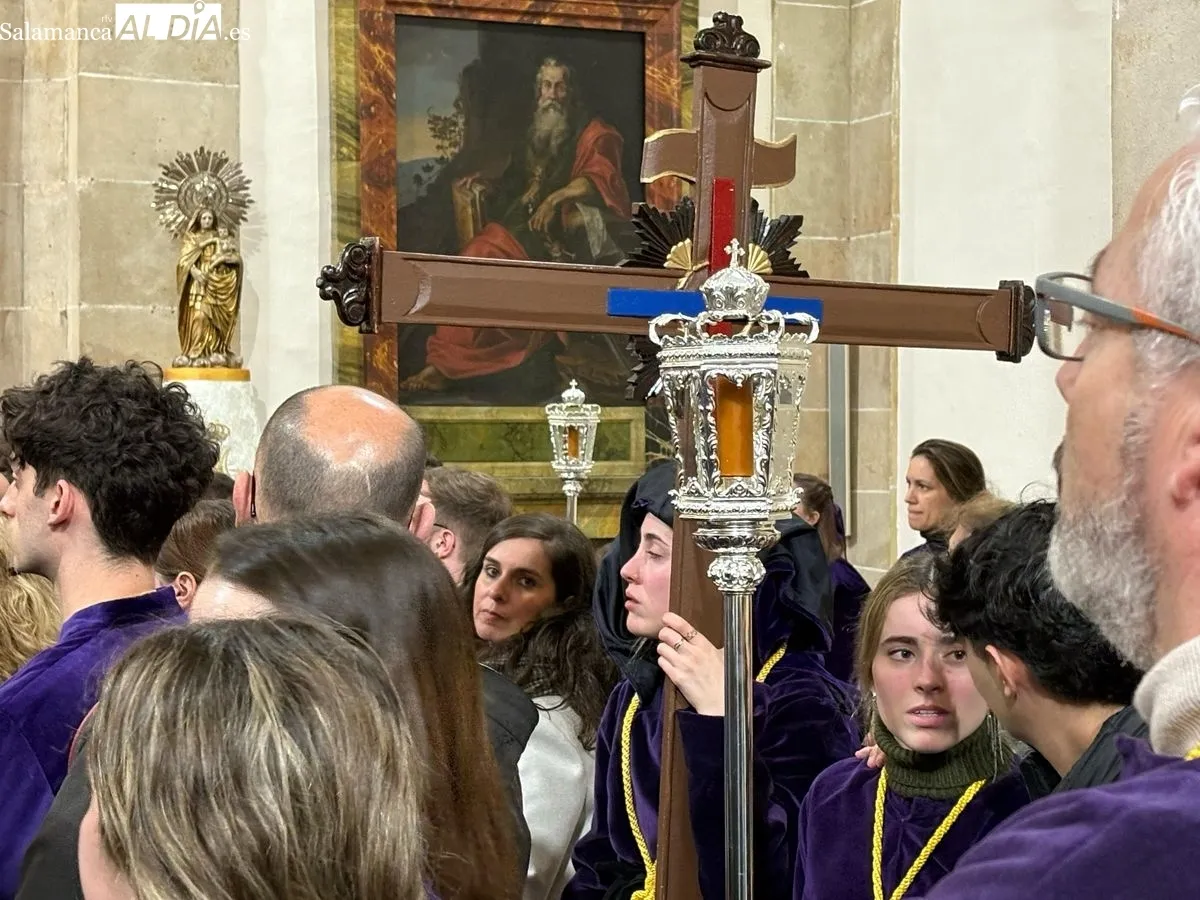 Acto en la iglesia de San Pablo tras suspenderse la procesión. Fotos: Miguel González