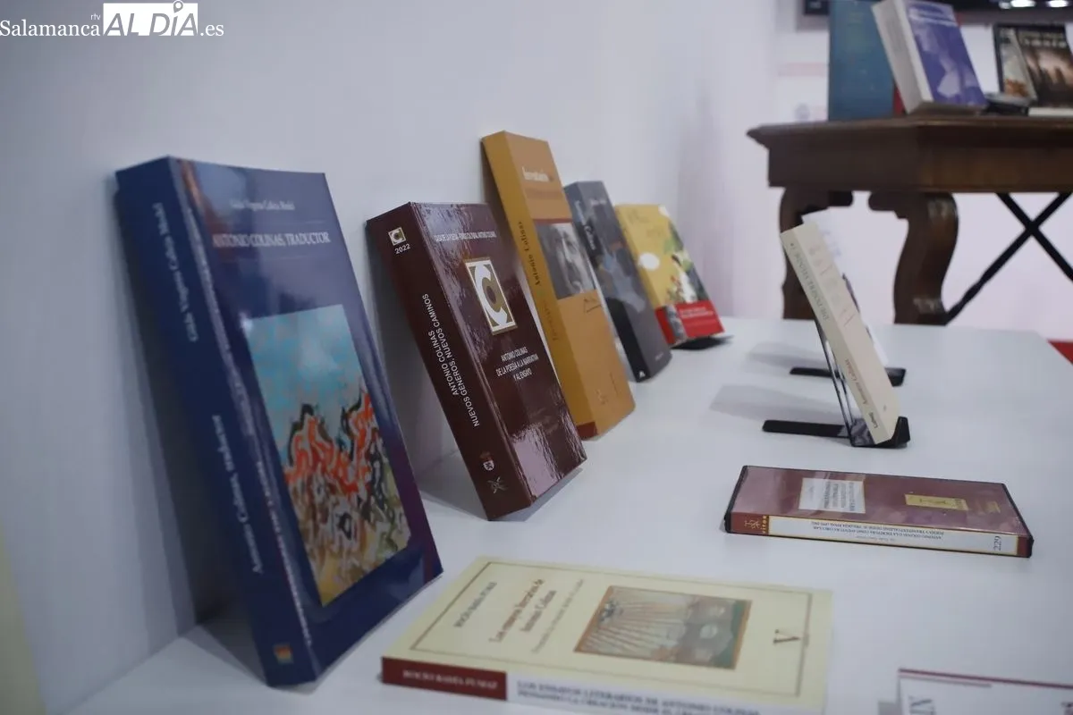 La Universidad de Salamanca recibe una donación de libros del poeta Antonio Colinas. Foto de Ángel Puma
