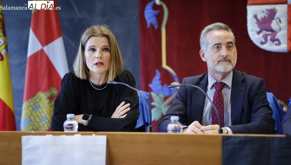 Rueda de prensa con  la concejala de Deportes del Ayuntamiento de Salamanca, Almudena Parres, el delegado territorial en funciones de la Junta de Castilla y León, Fernando Díaz. Foto de David Domínguez