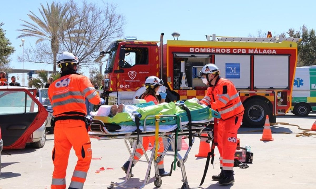  Dos muertos y cinco heridos, tres graves, al arrollar un coche una terraza en el Paseo Marítimo de Fuengirola