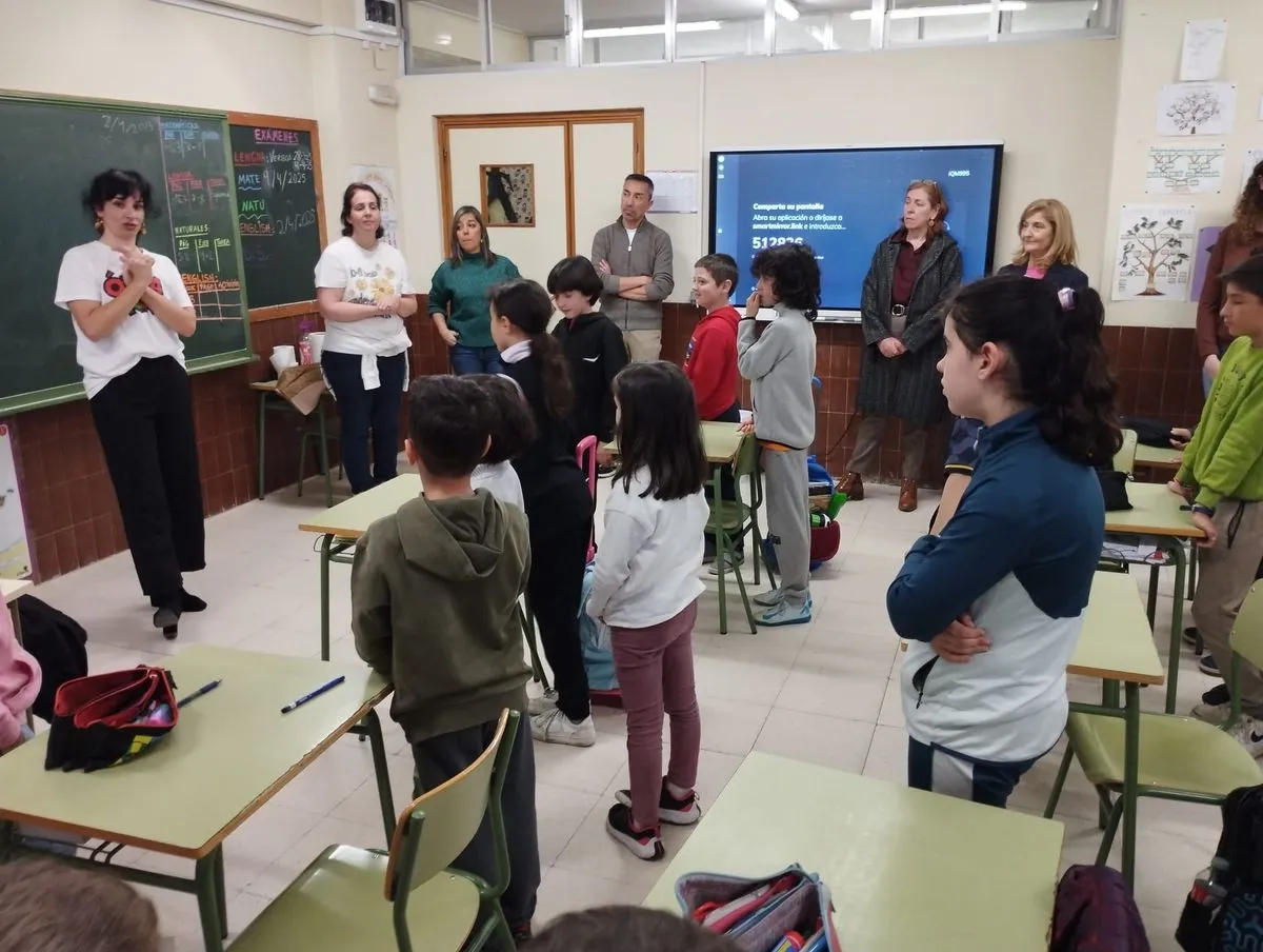 Los niños de los colegios de Santa Marta ultiman los detalles de la actuación final del proyecto Ópera Kids