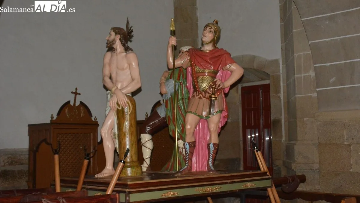 La iglesia parroquial acogió el rezó del Vía Crucis