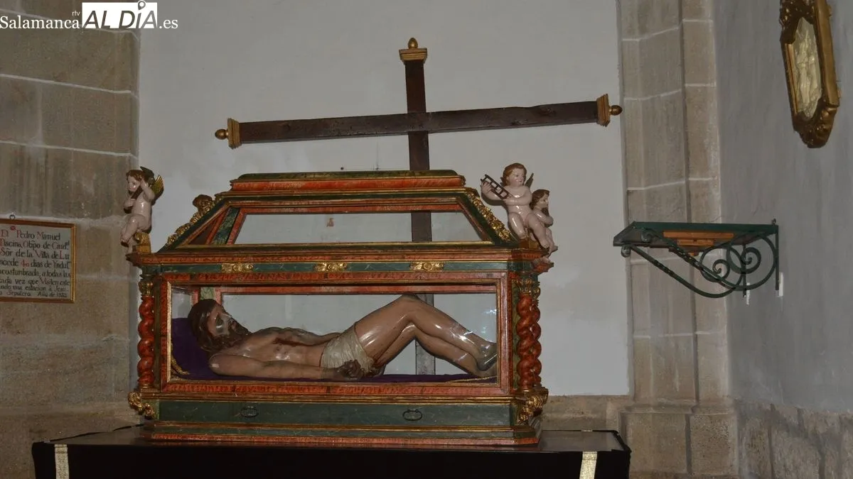 La iglesia parroquial acogió el rezó del Vía Crucis