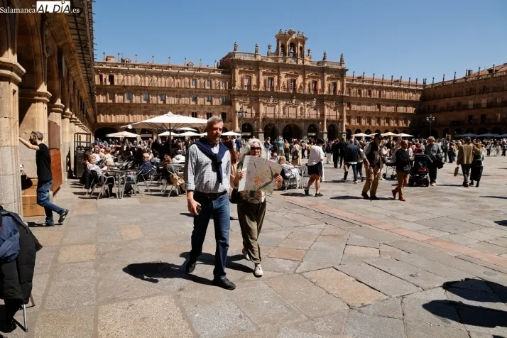 Foto 2 - FOTOS | La primavera se apodera de la Plaza Mayor de Salamanca