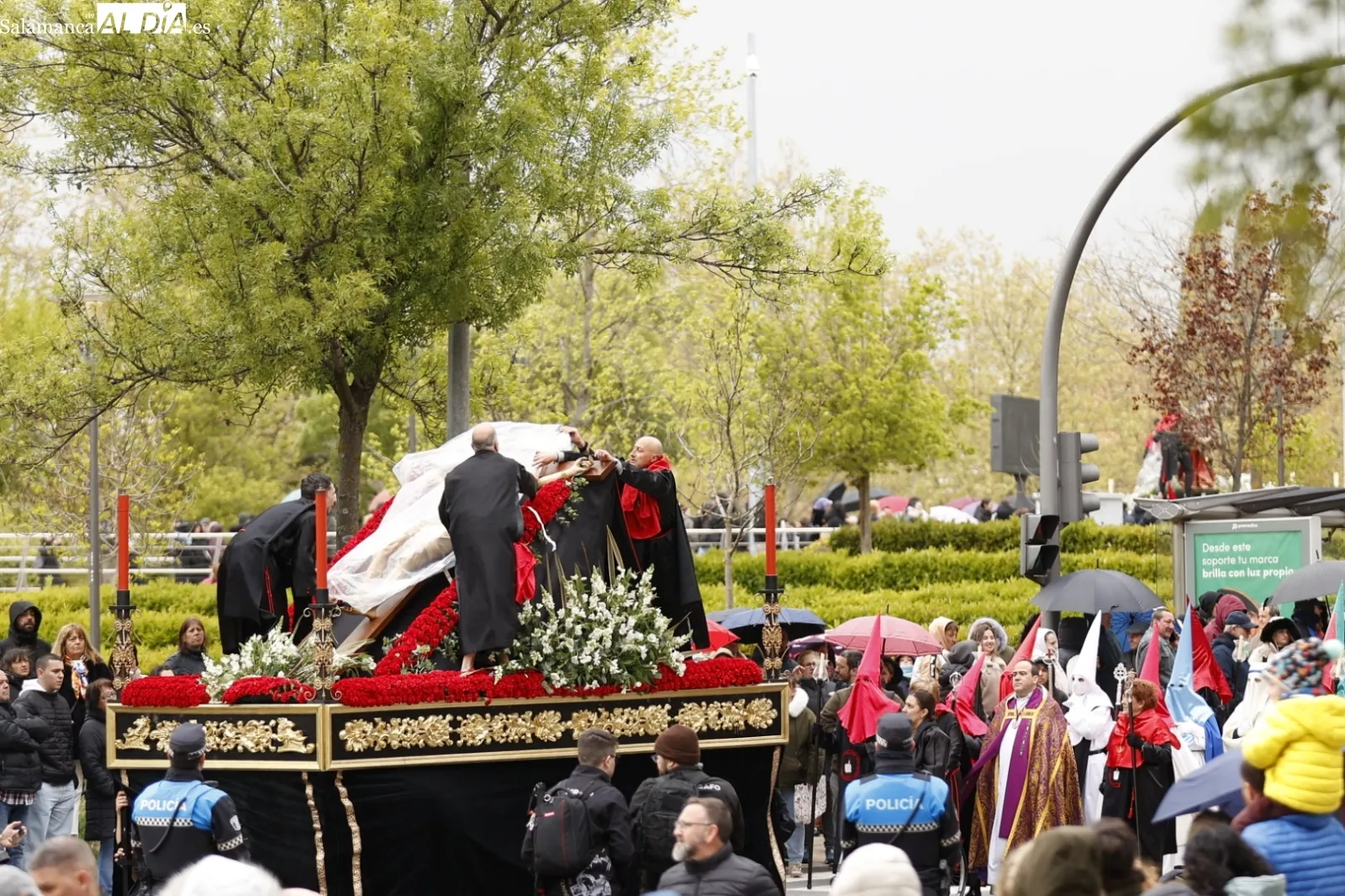 Procesión del Cristo de la Vela en Pizarrales | Fotos: David Sañudo