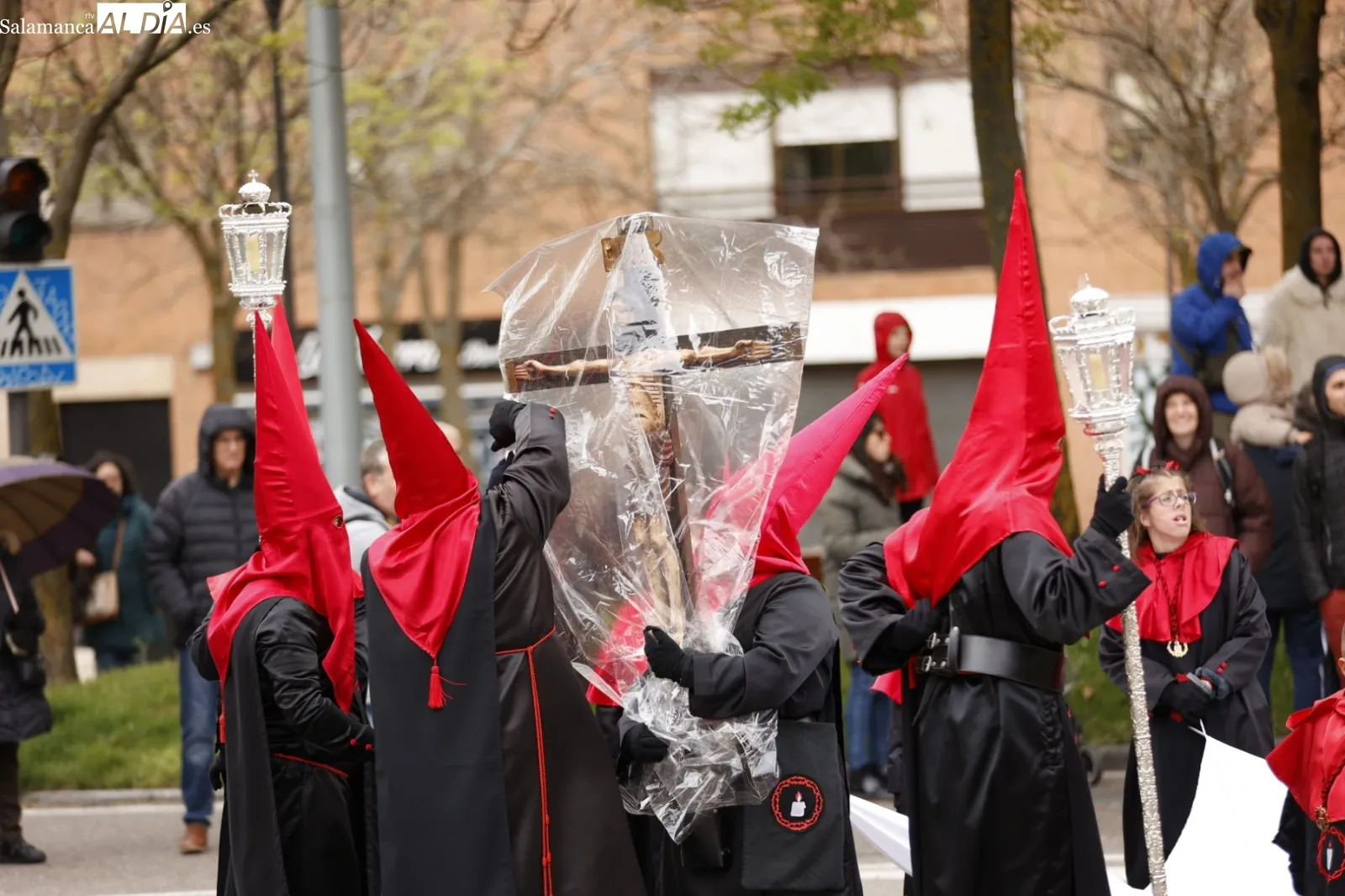 Procesión del Cristo de la Vela en Pizarrales | Fotos: David Sañudo