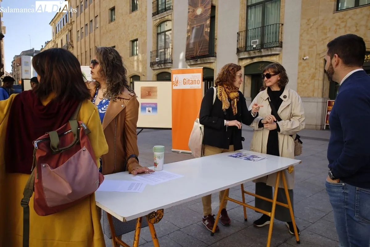 Jornada de sensibilización contra los delitos de odio en la Plaza Liceo. Foto de David Domínguez