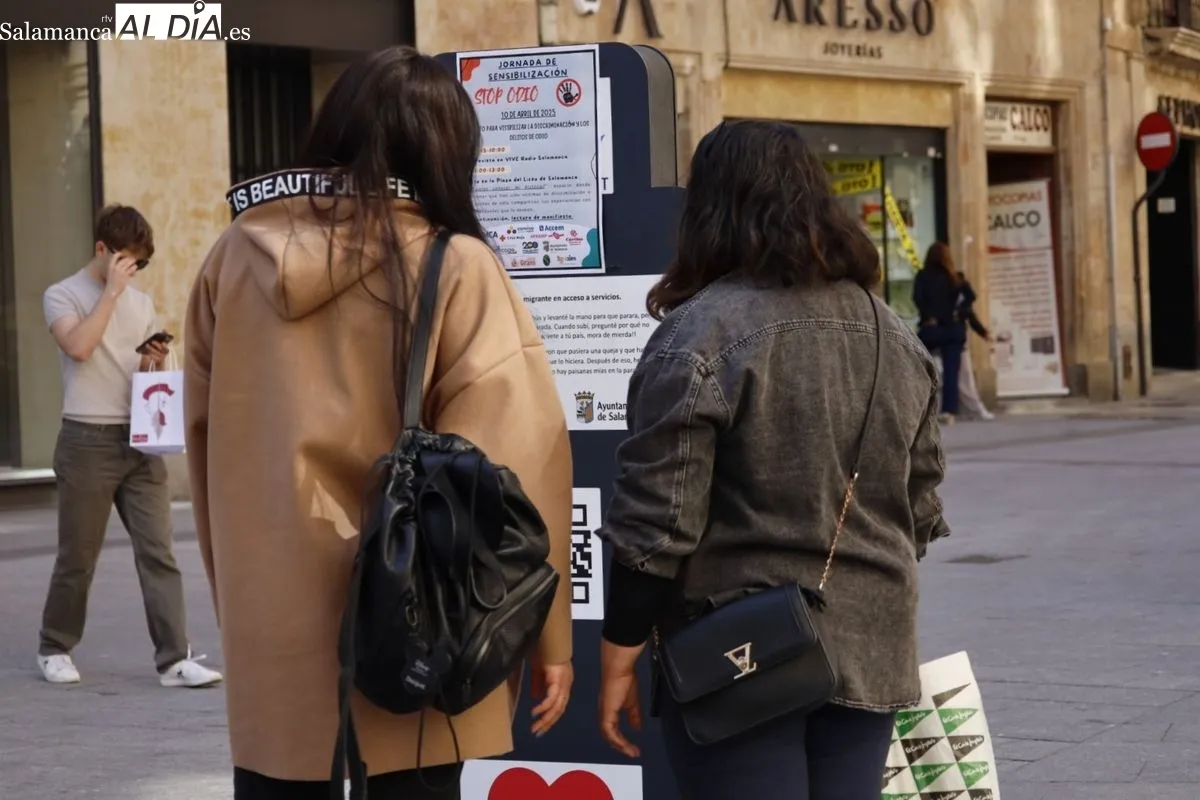 Jornada de sensibilización contra los delitos de odio en la Plaza Liceo. Foto de David Domínguez