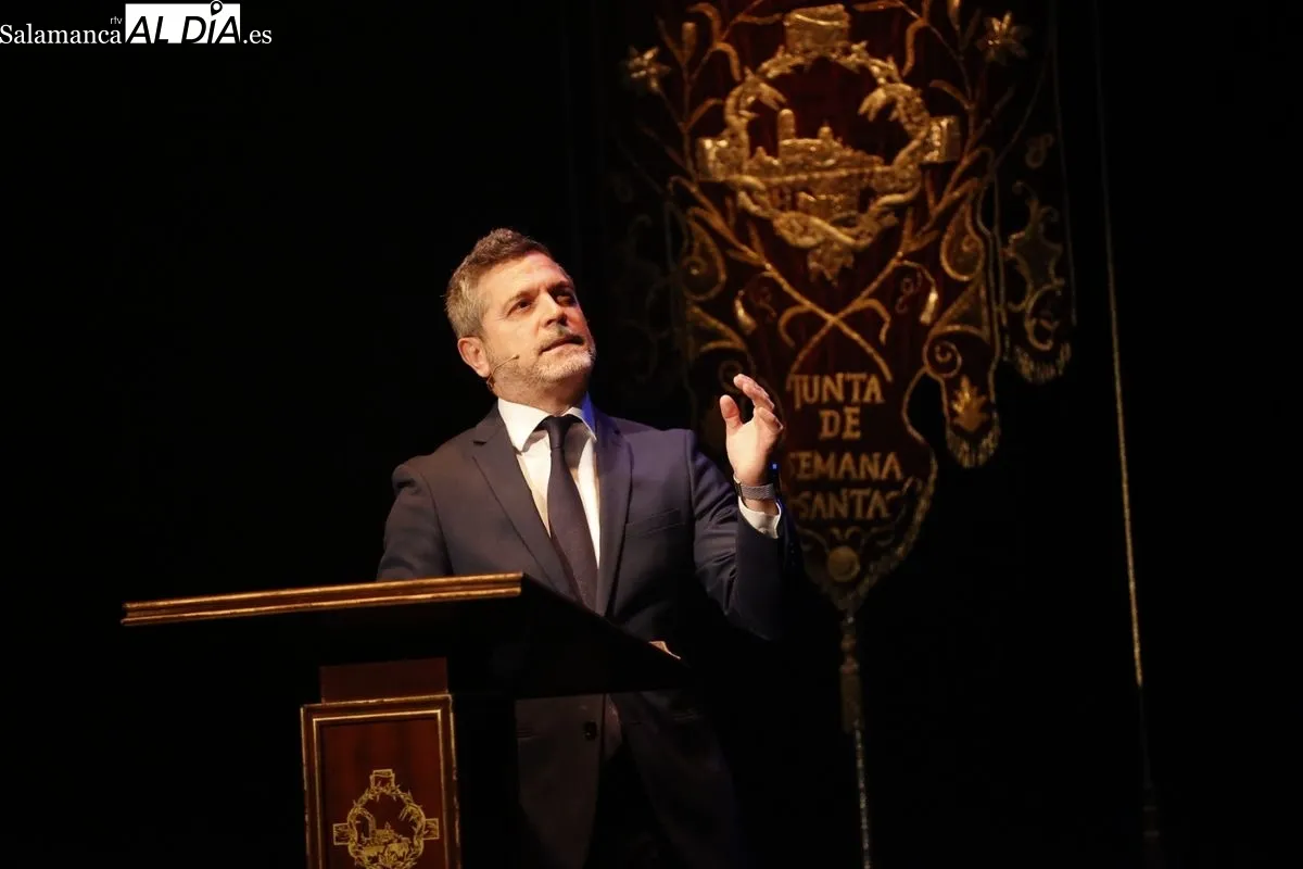 Pregón de la Semana Santa de Salamanca 2025 a cargo de Julio López Revuelta en el Teatro Liceo. Fotos: David Sañudo