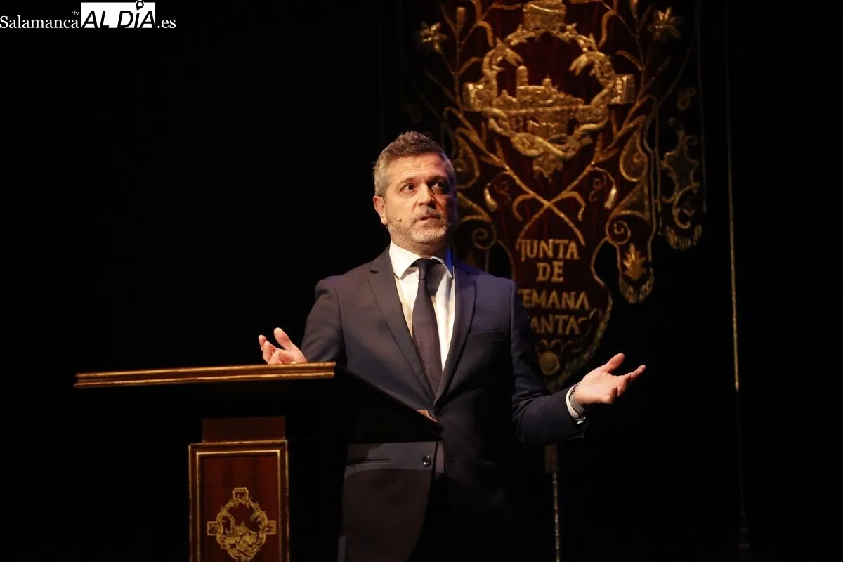 Pregón de la Semana Santa de Salamanca 2025 a cargo de Julio López Revuelta en el Teatro Liceo. Fotos: David Sañudo