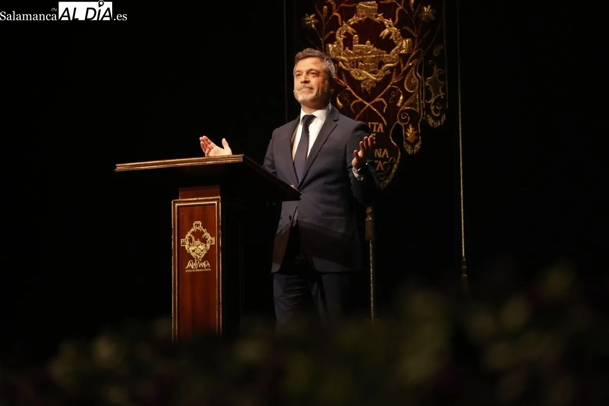 Pregón de la Semana Santa de Salamanca 2025 a cargo de Julio López Revuelta en el Teatro Liceo. Fotos: David Sañudo