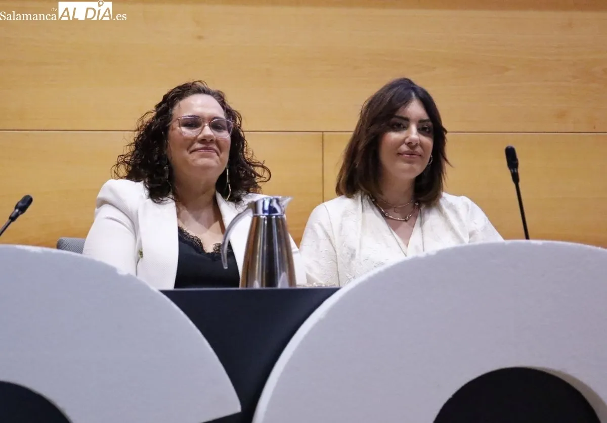 La Facultad de Economía y Empresa de la USAL ha entregado los premios de los 10 primeros clasificados y de los tres equipos ganadores de la XVI Olimpiada Española de Economía en la fase local. Fotos: David Domínguez